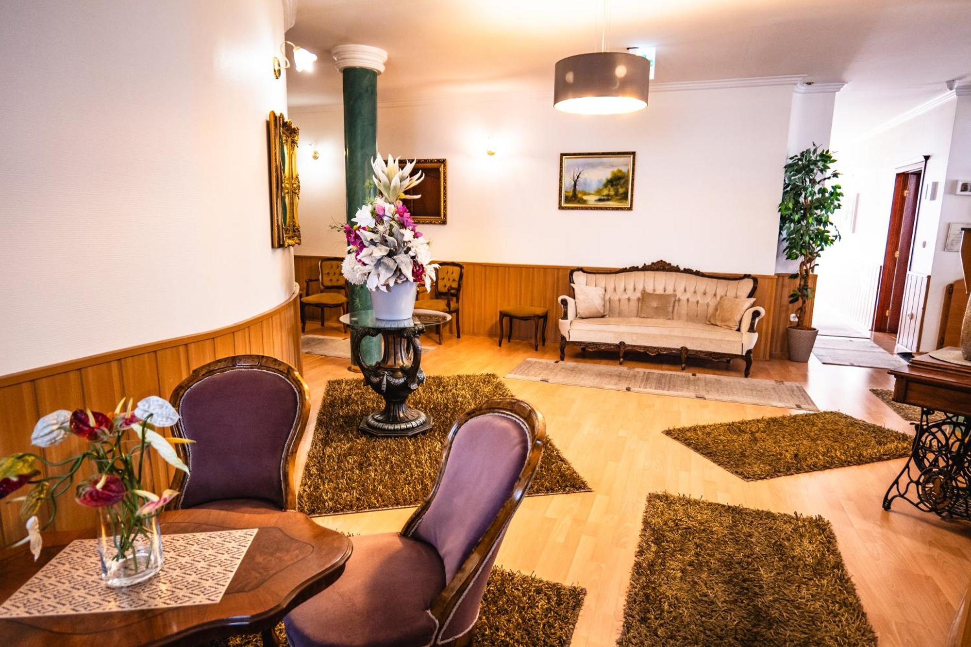 Hotel Bolero Gyor Exterior photo